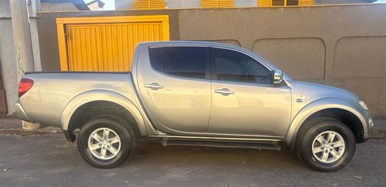 MITSUBISHI L200 TRITON 2.4 HLS CHROME 4X2 CD 16V FLEX 4P MANUAL MITSUBISHI L200 TRITON 2.4 HLS CHROME 4X2 CD 16V FLEX 4P MANUAL